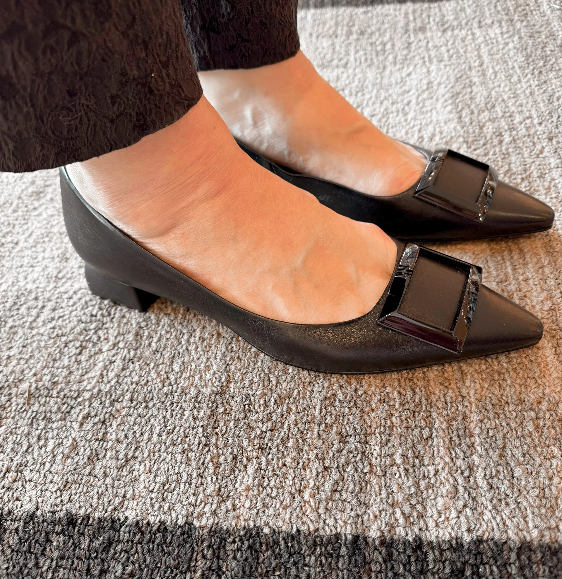 102220 Holly Black Leather Flat