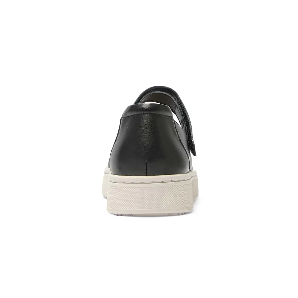 Albany Flat in Black Leather