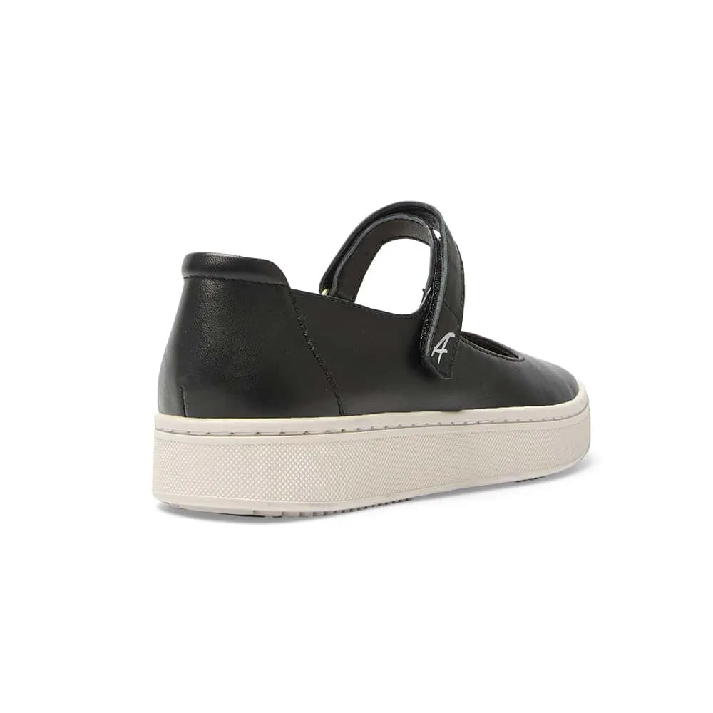 Albany Flat in Black Leather