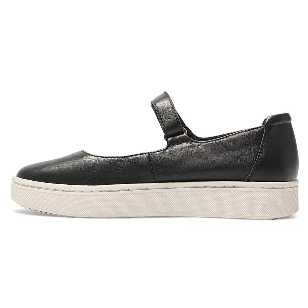 Albany Flat in Black Leather