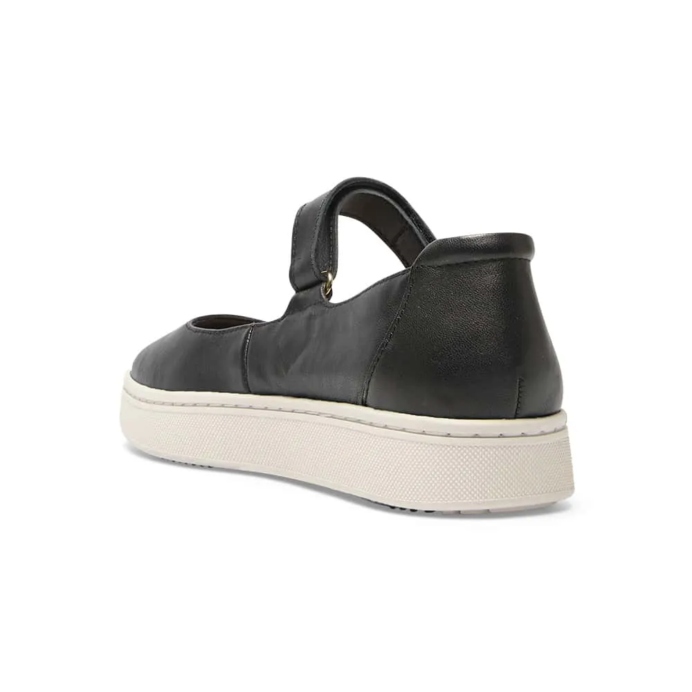 Albany Flat in Black Leather