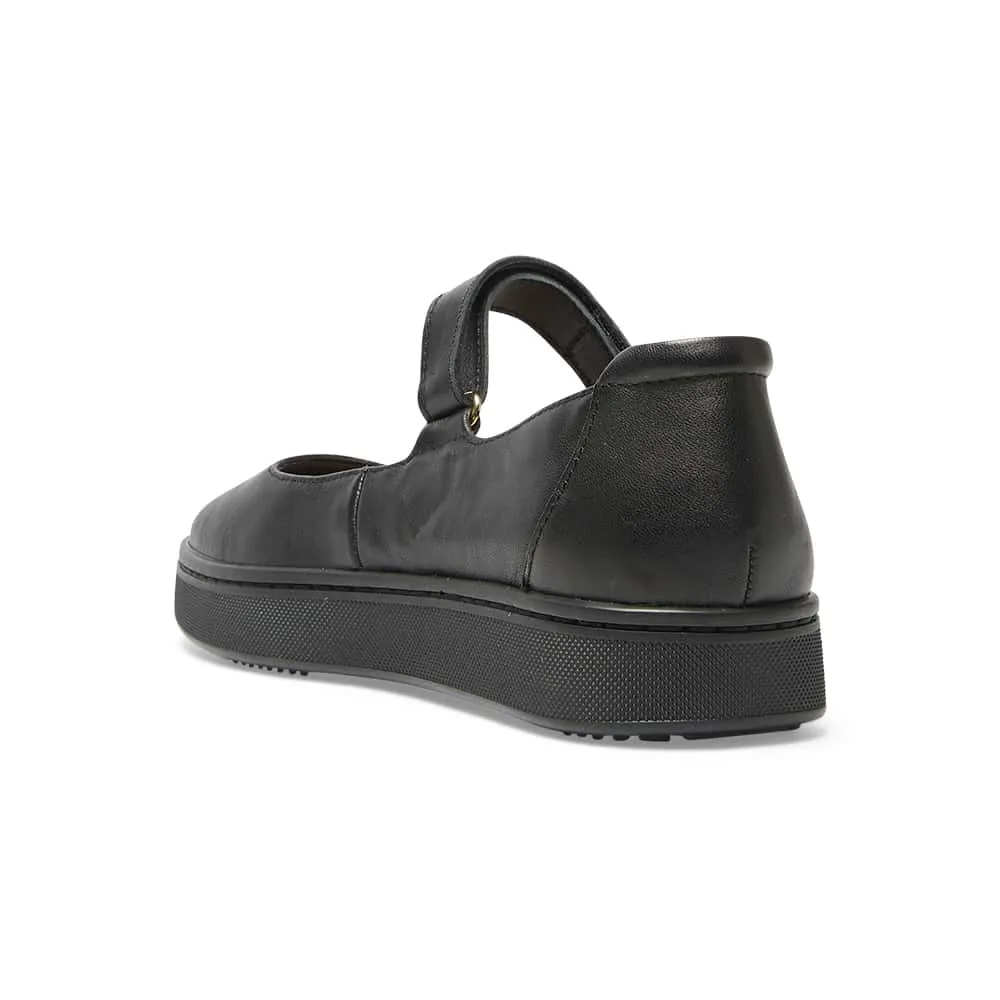 Albany Flat in Black On Black Leather