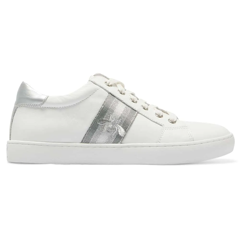 Belem Sneaker in White And Silver Leather