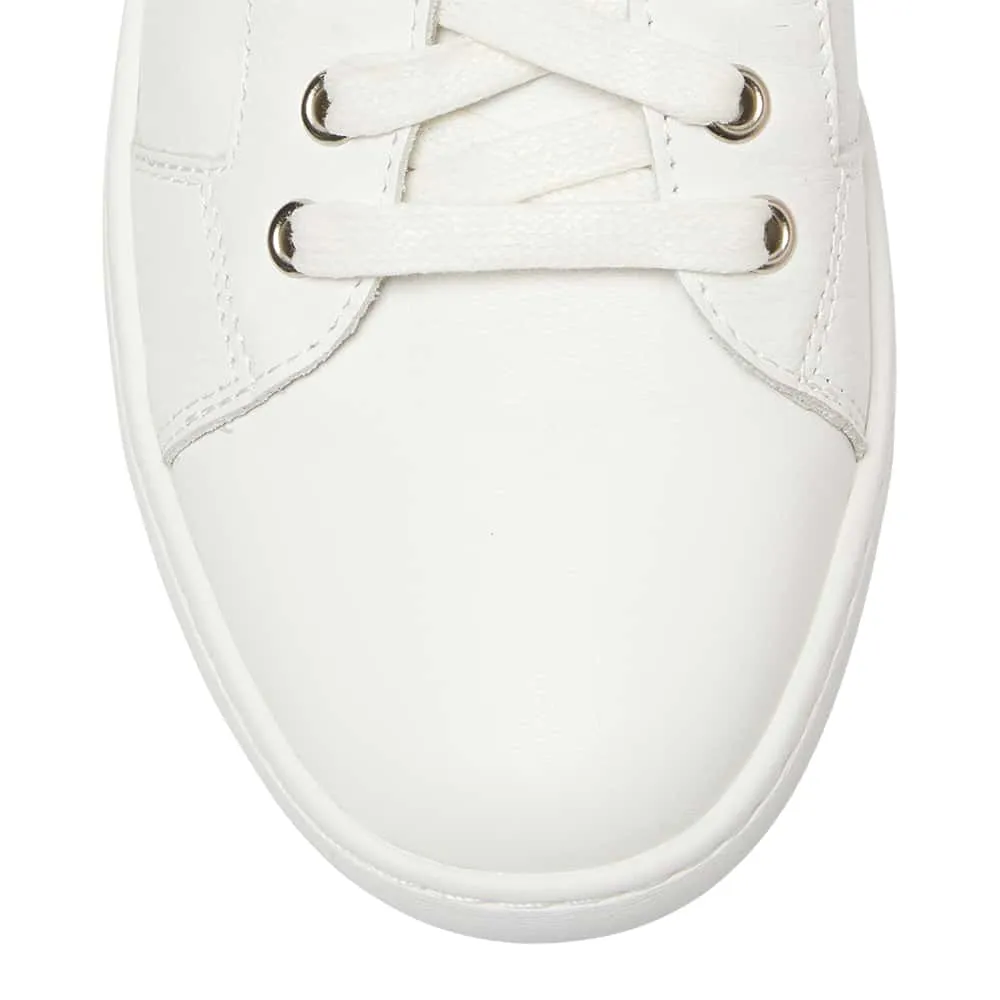 Belem Sneaker in White And Silver Leather