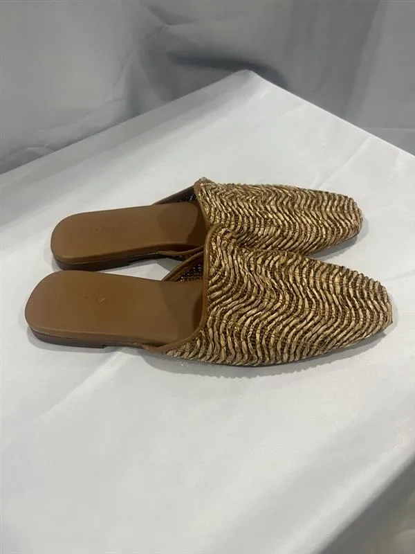 Chic Women's Bali Mule in Rafia
