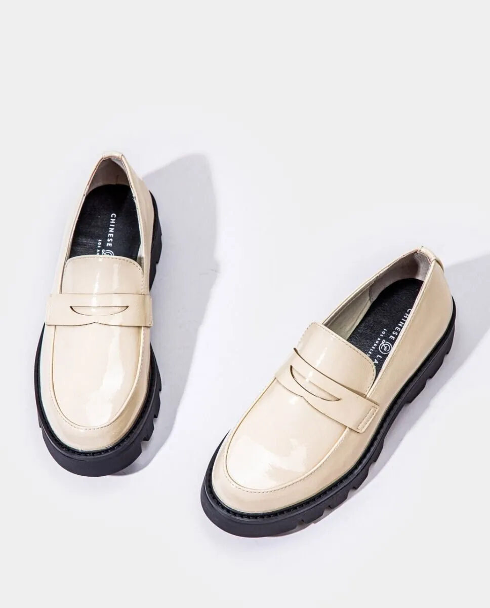 Chinese Laundry Playback Loafers Women's 10M Cream Patent Leather Shoes KHD324