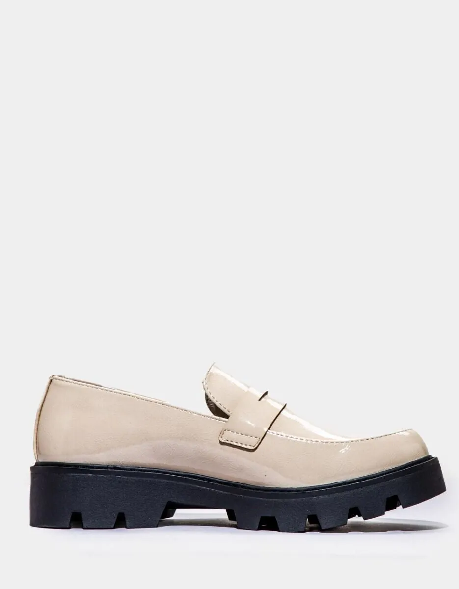 Chinese Laundry Playback Loafers Women's 10M Cream Patent Leather Shoes KHD324