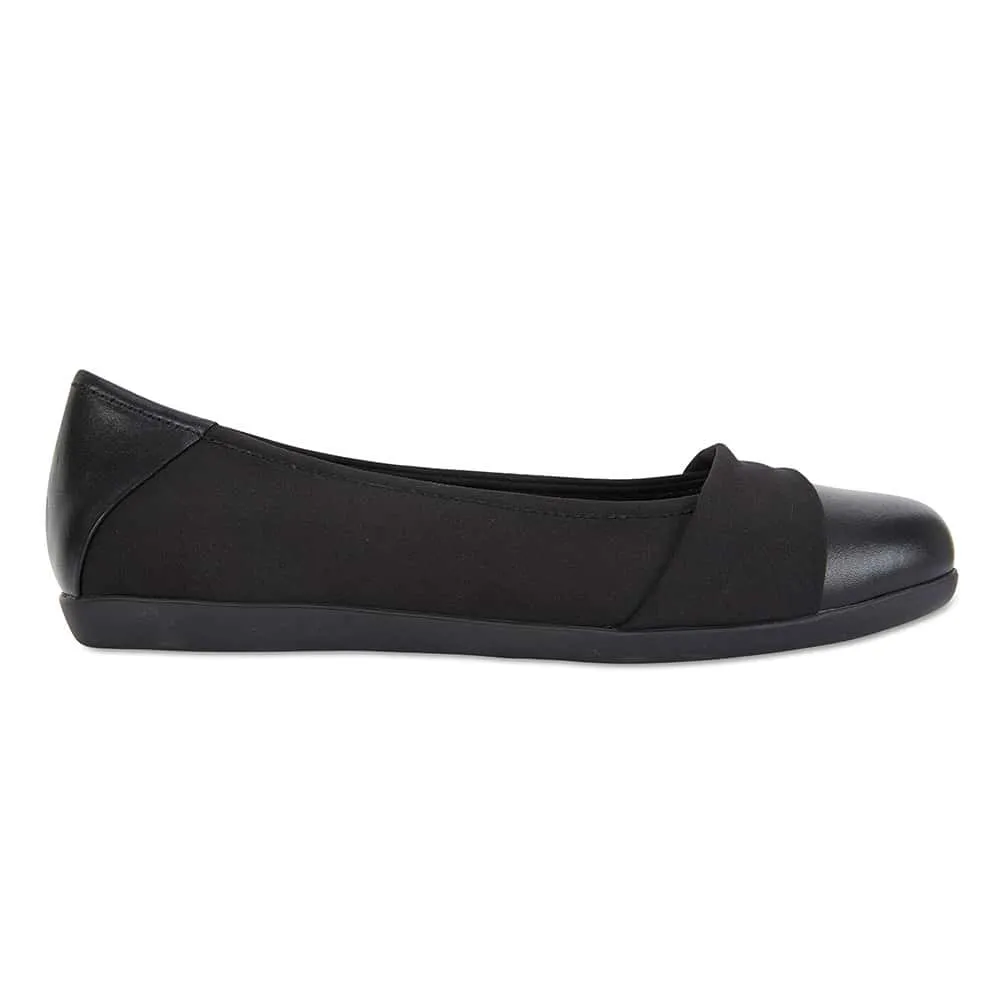 Fenton Flat in Black Leather