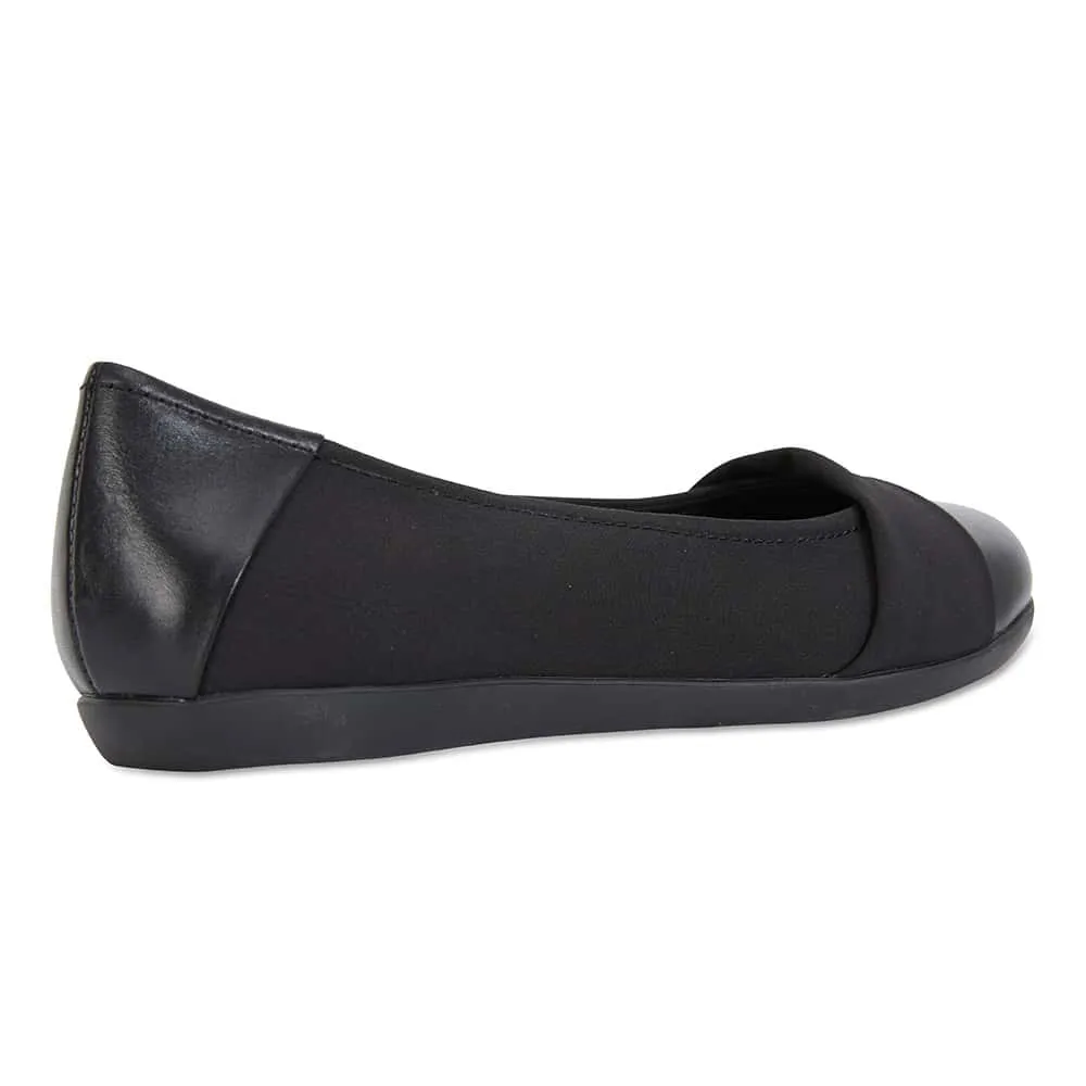 Fenton Flat in Black Leather