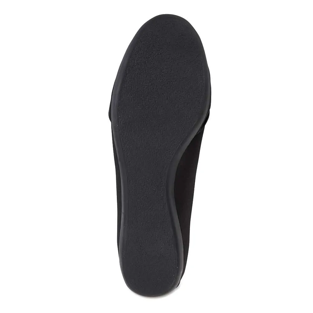 Fenton Flat in Black Leather