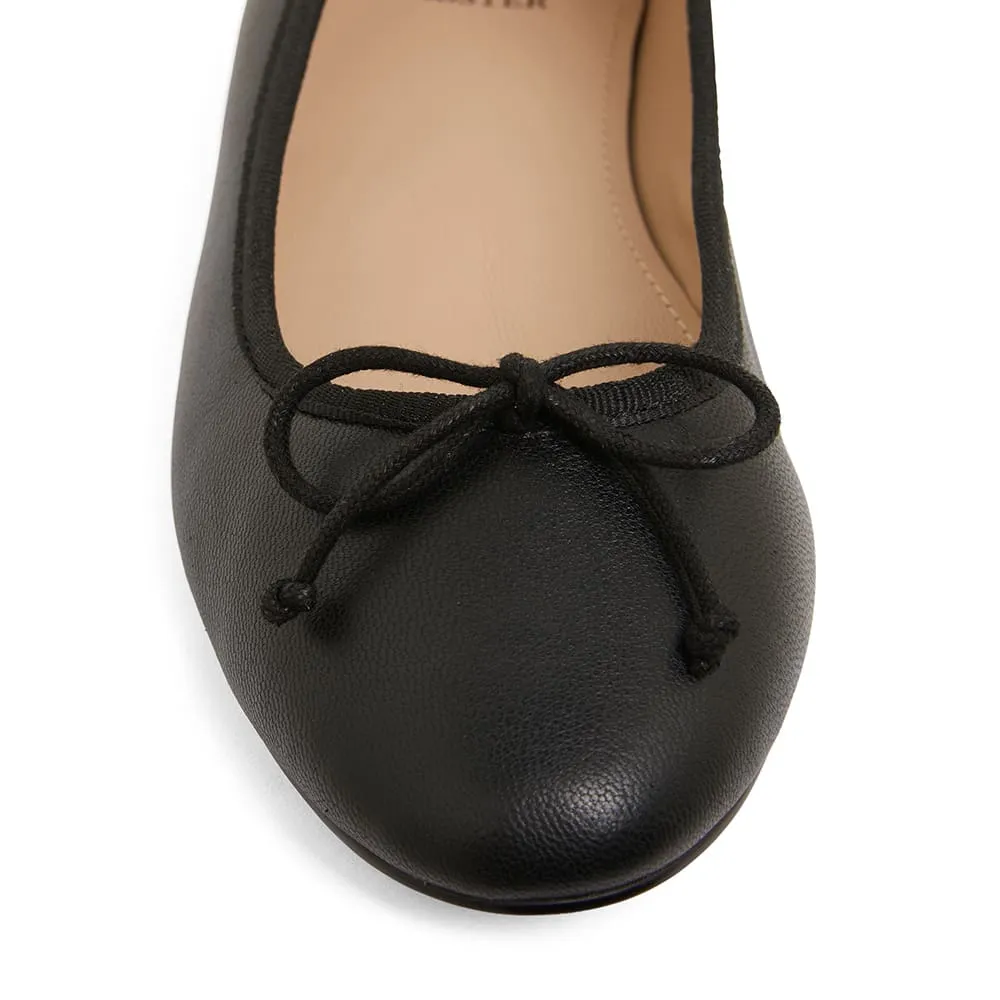 Fonteyn Flat in Black Leather