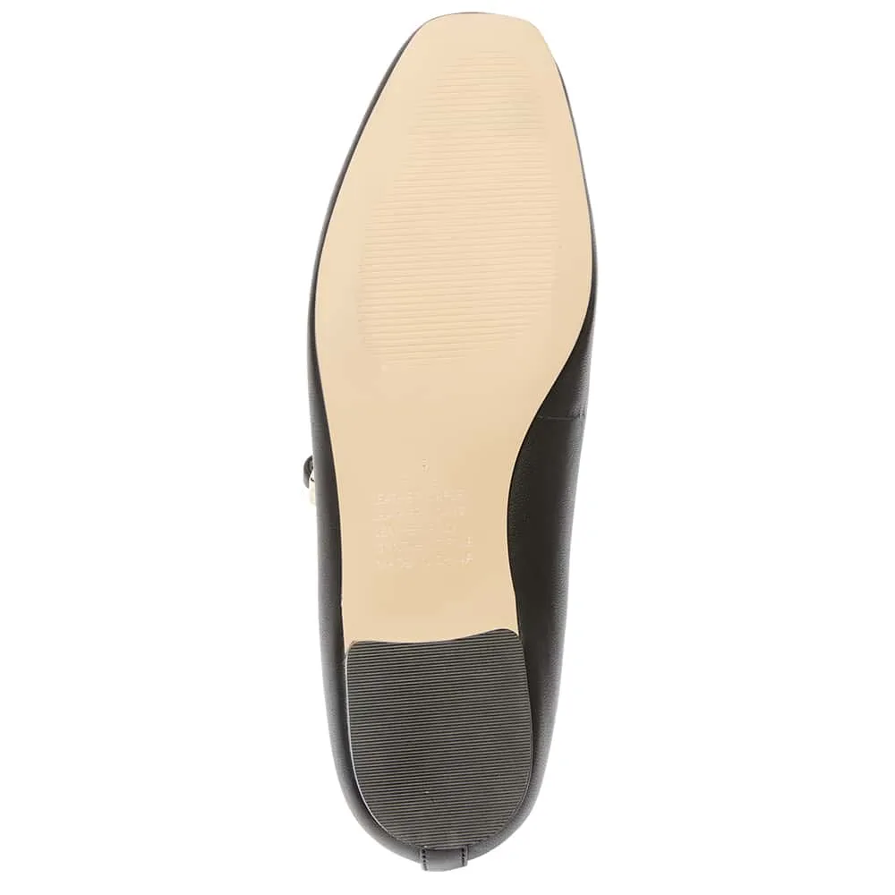 Freda Flat in Black Leather