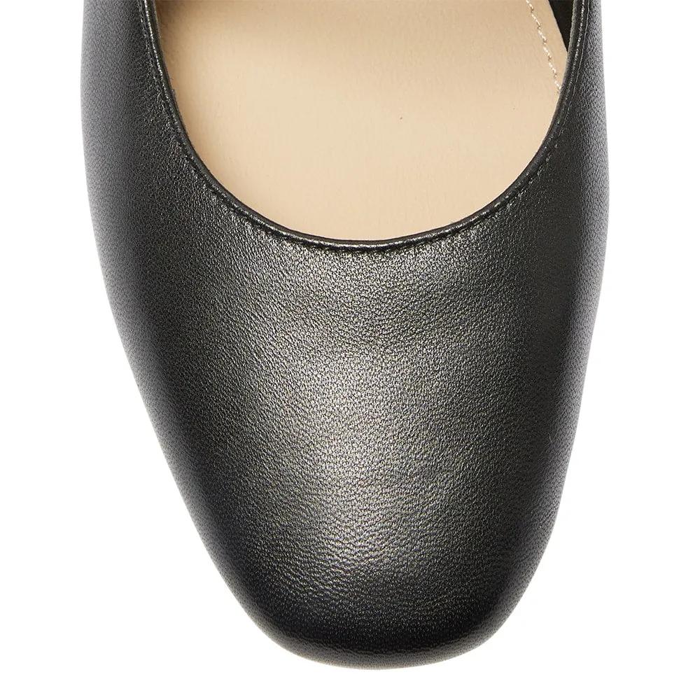 Freda Flat in Black Leather