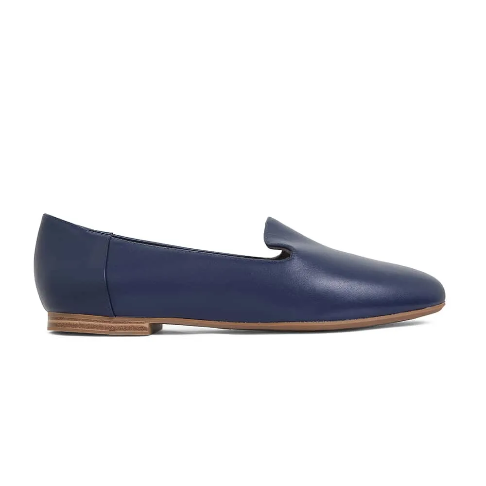Hugo Flat in Navy Leather