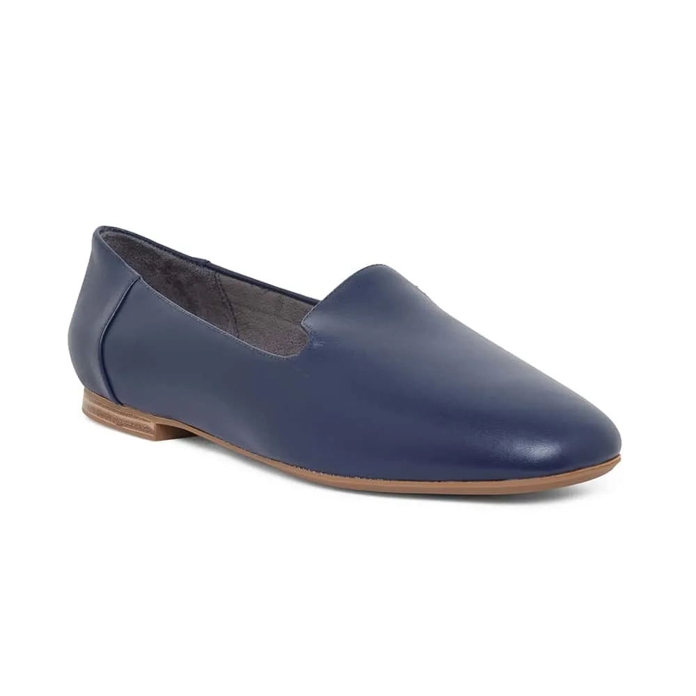 Hugo Flat in Navy Leather