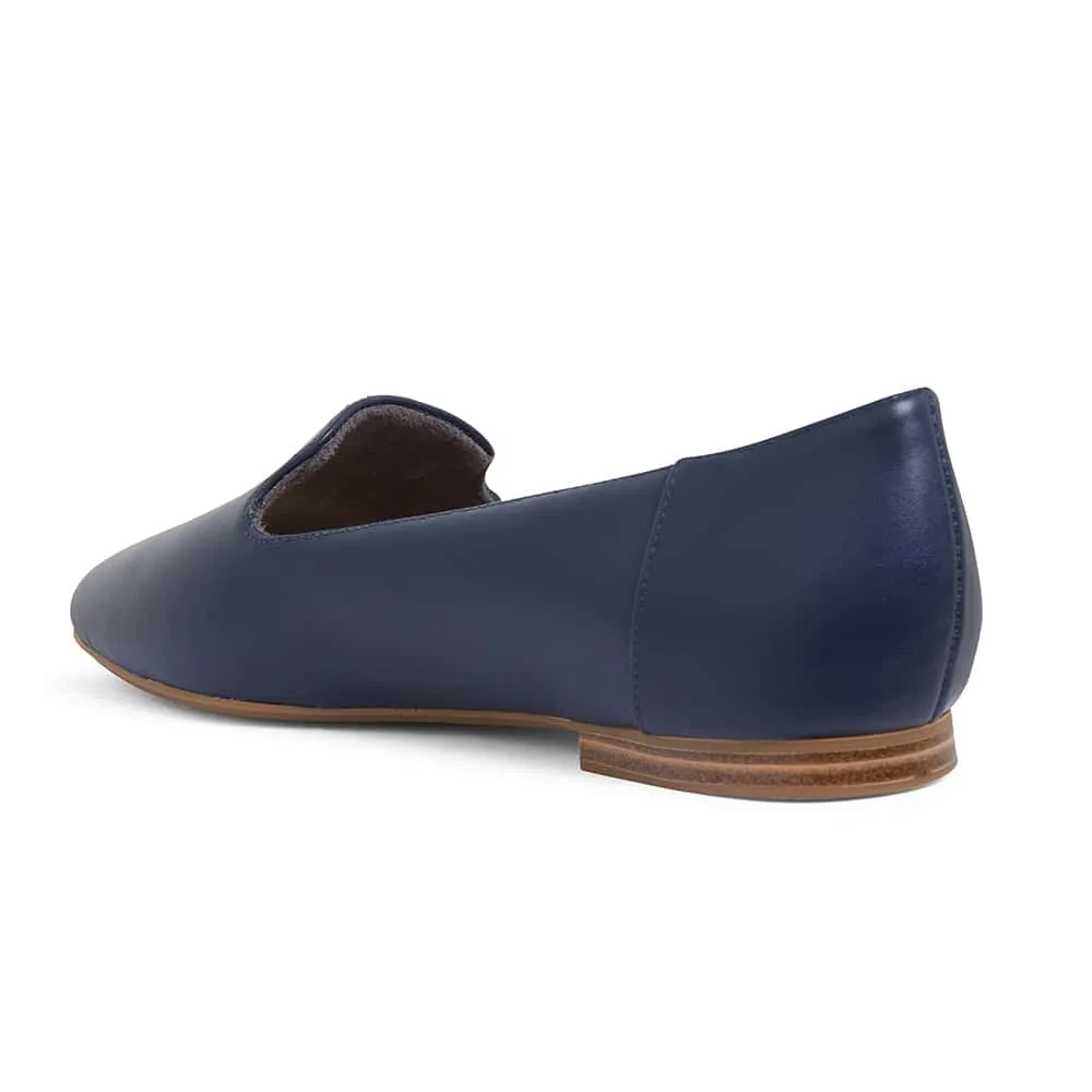 Hugo Flat in Navy Leather
