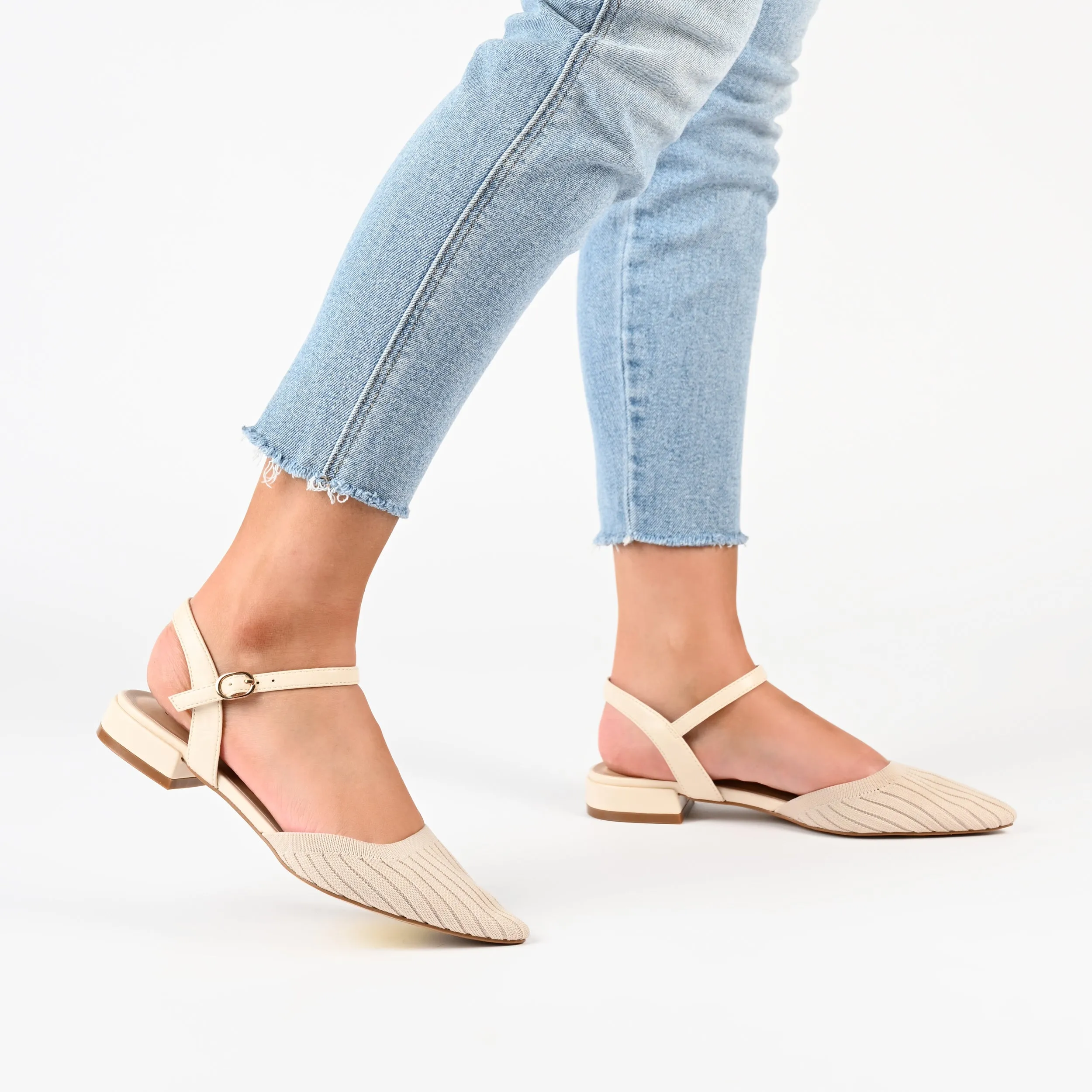 Journee Collection Women's Ansley Wide Width Flats
