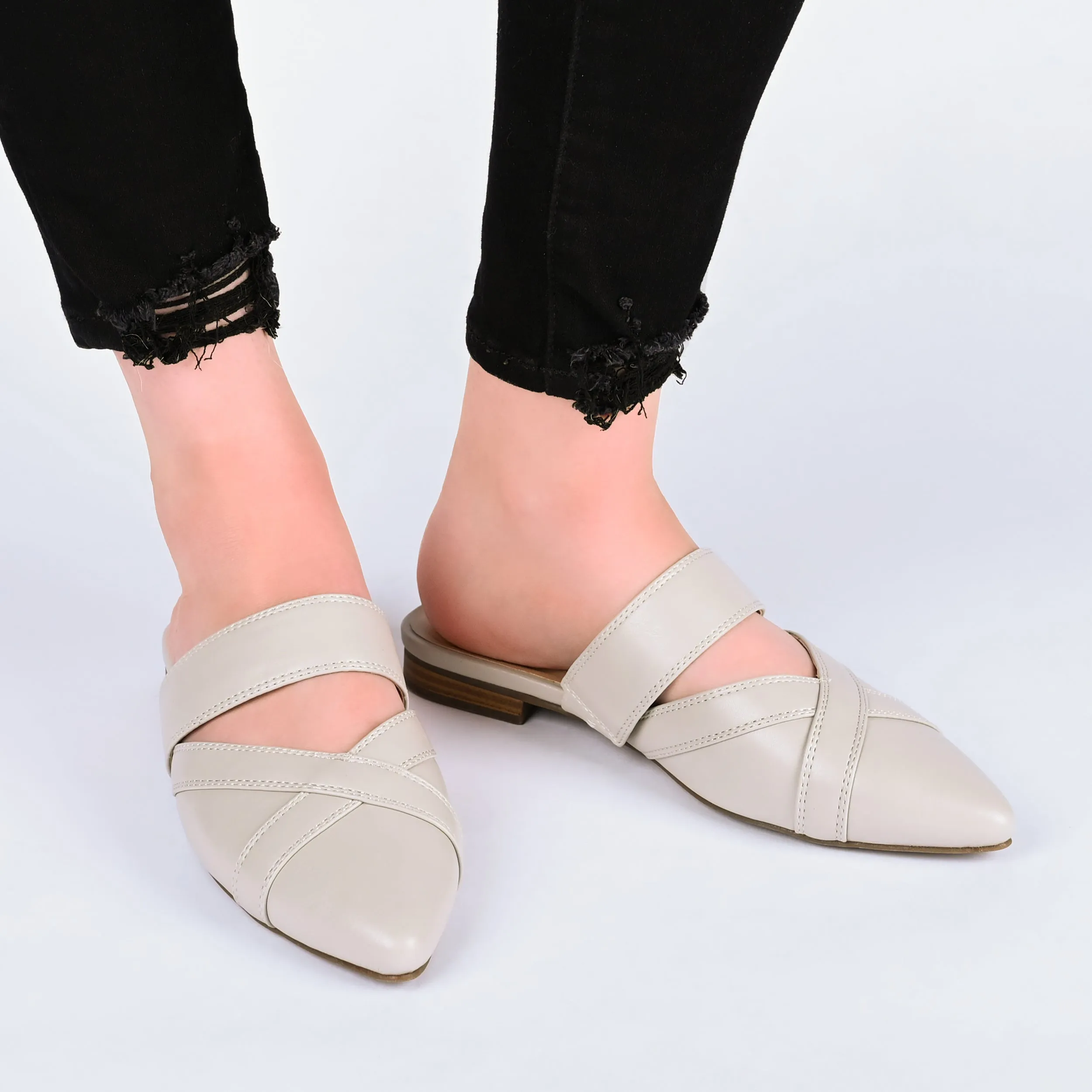 Journee Collection Women's Tru Comfort Foam Narrow Width Stasi Mule