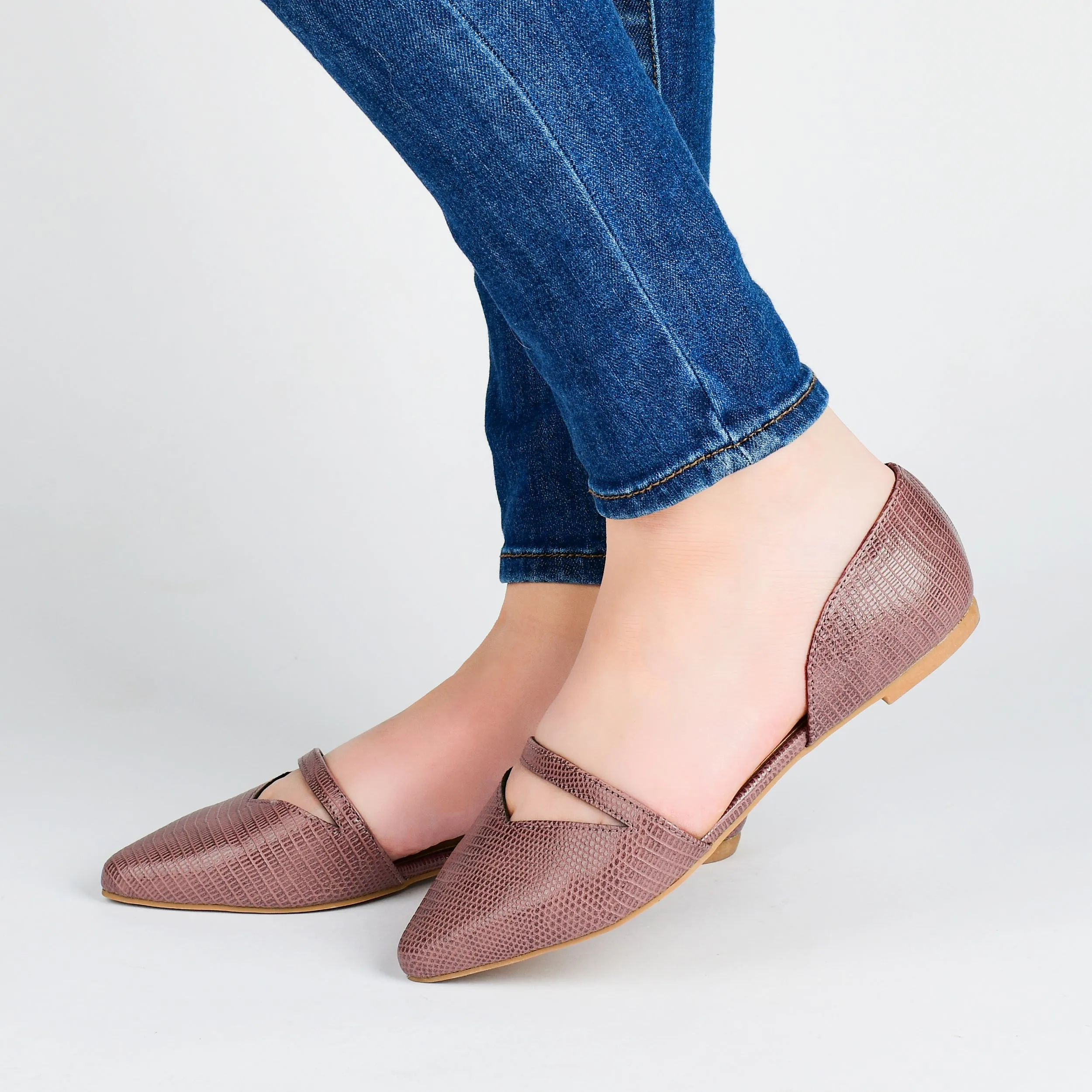 Journee Women's Braely Flat