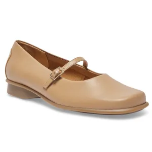 Katrina Flat in Camel Leather