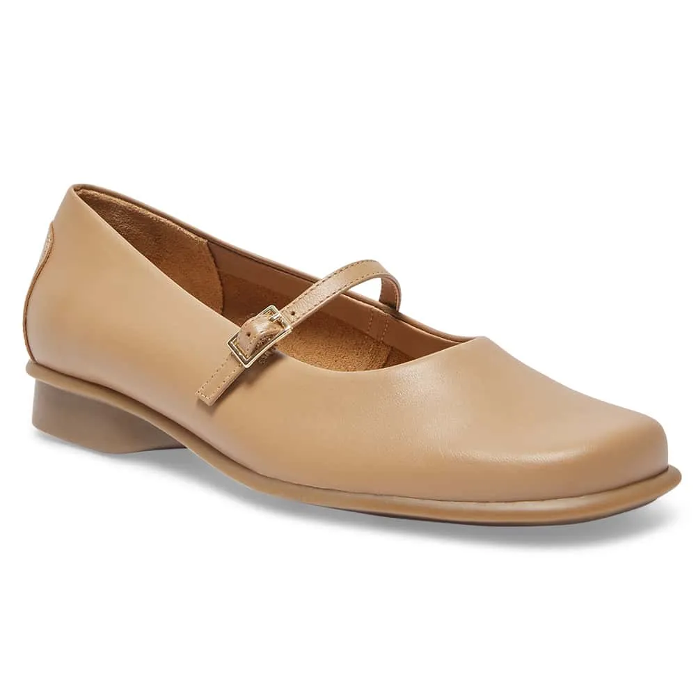 Katrina Flat in Camel Leather