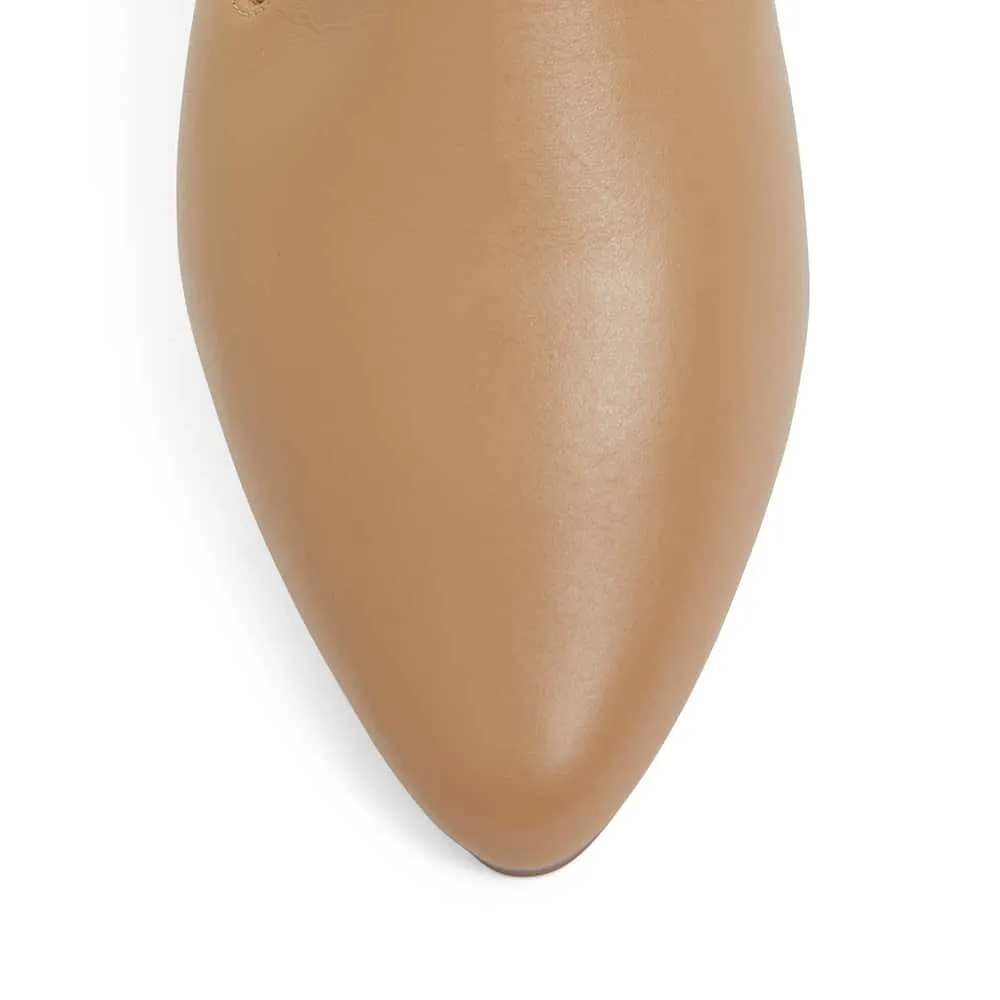 Liana Flat in Camel Leather
