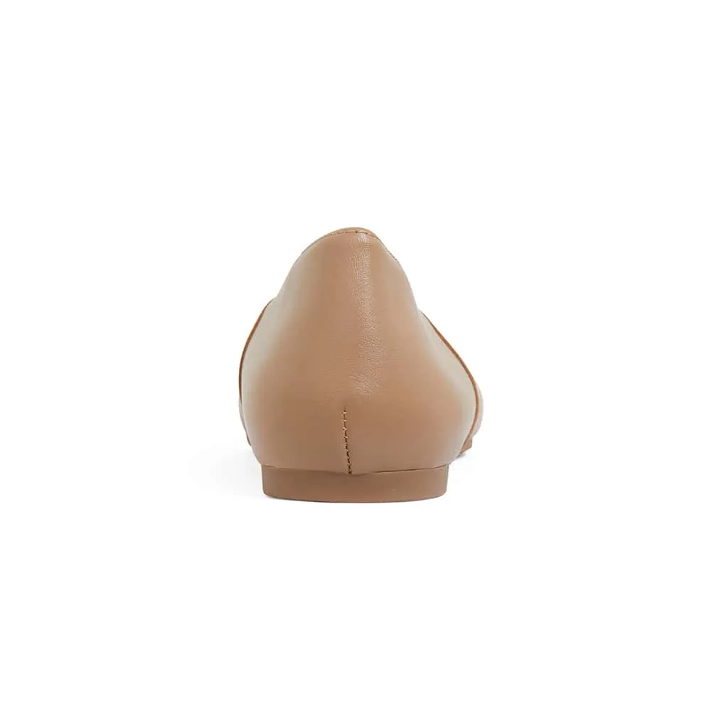 Liana Flat in Camel Leather