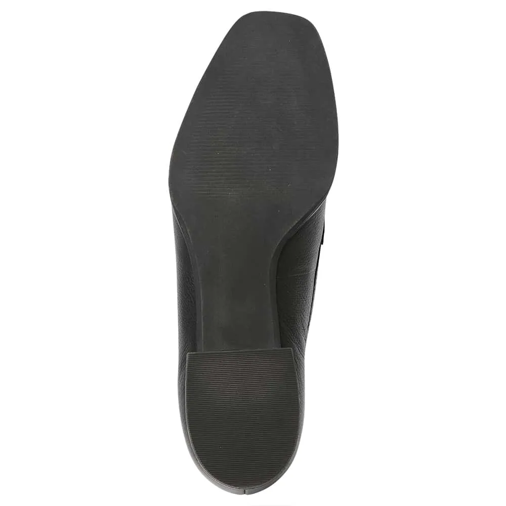 Logan Loafer in Black Leather
