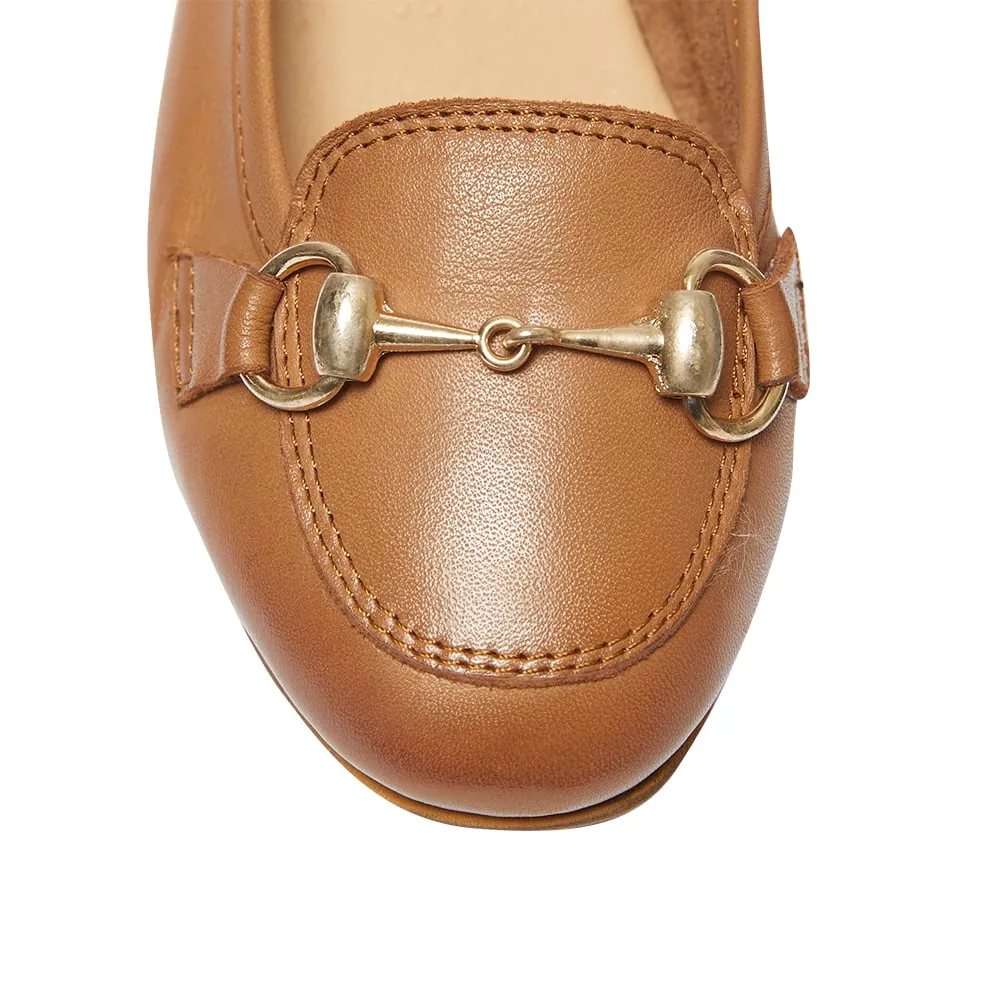 Madeline Flat in Tan Leather