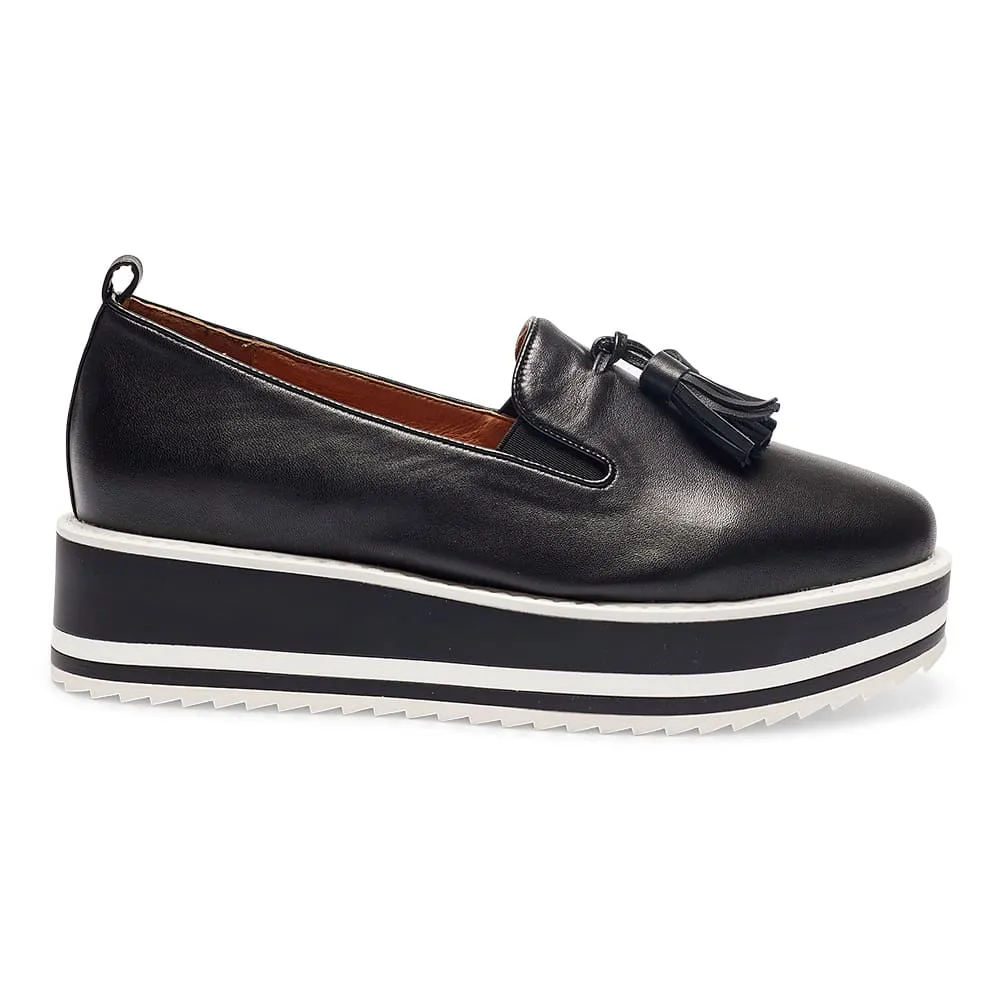 Ojay Flat in Black Leather