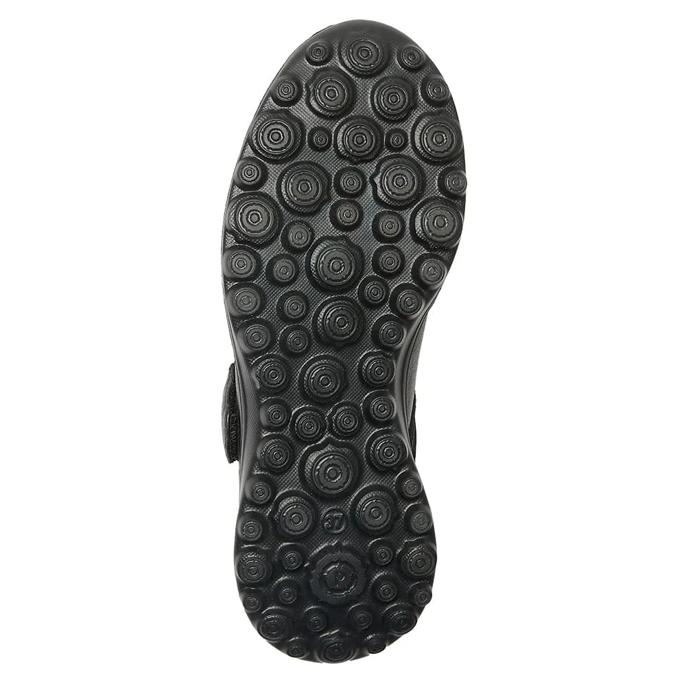 Olsen Flat in Black On Black