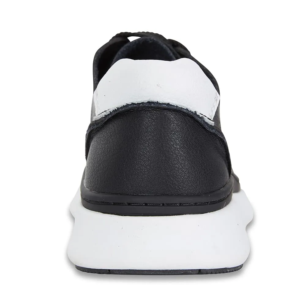 Ratio Sneaker in Black Leather