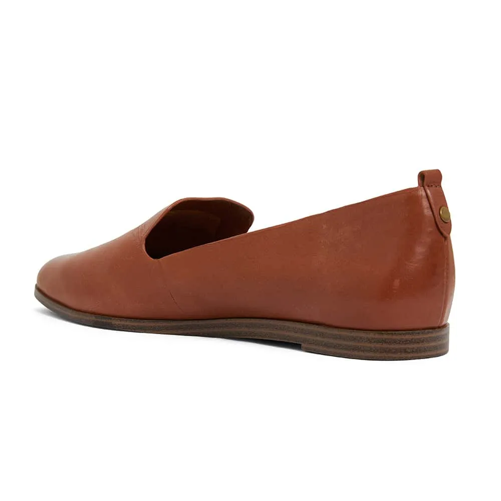 Rexton Flat in Tan Leather