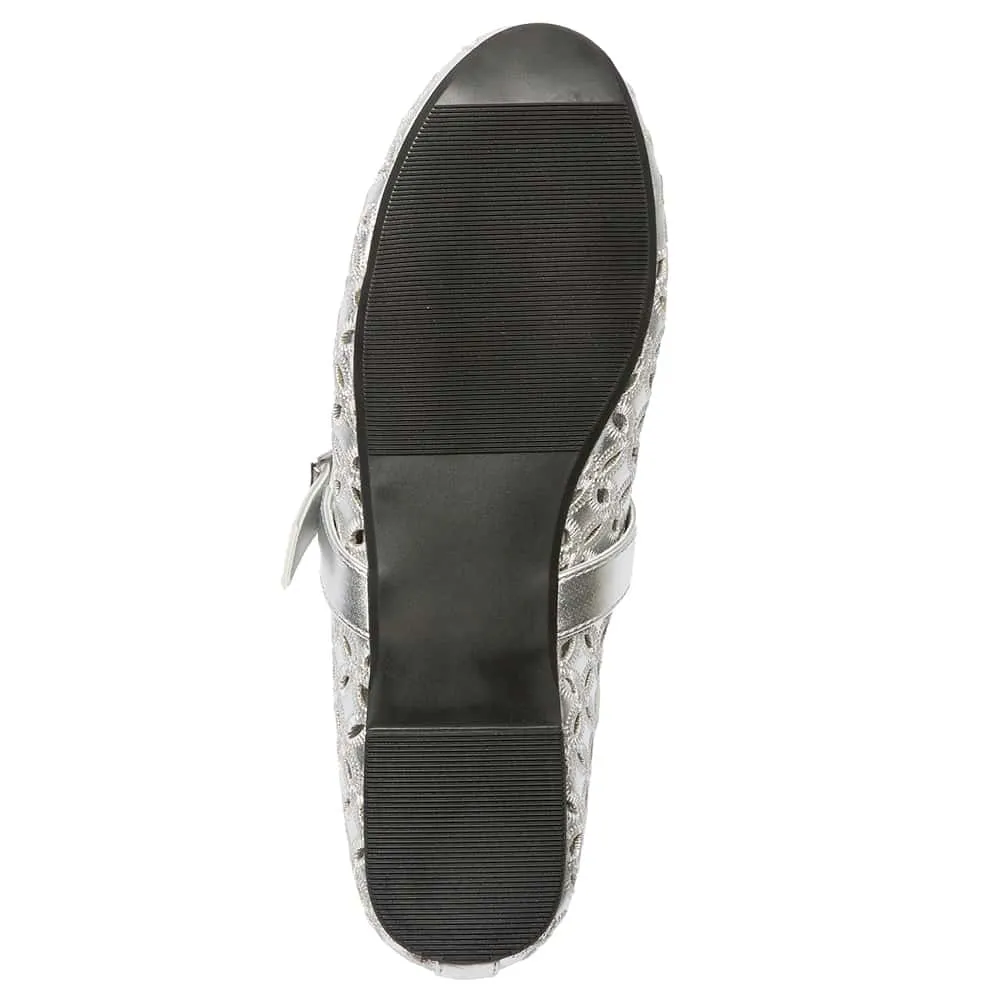 Rosie Flat in Silver Metallic