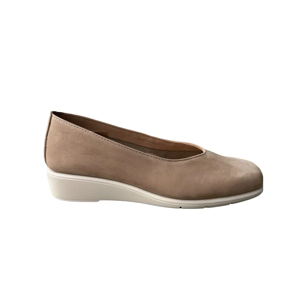 SC5647 Nude Suede Skimmer