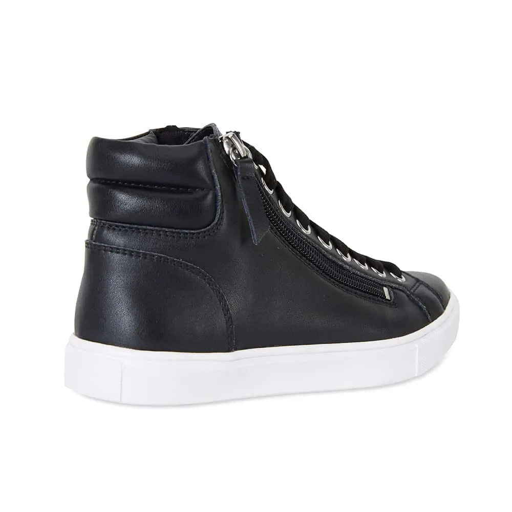 Snap Sneaker in Black Leather
