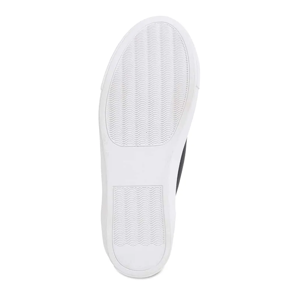 Snap Sneaker in Black Leather