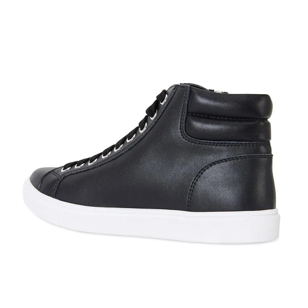 Snap Sneaker in Black Leather