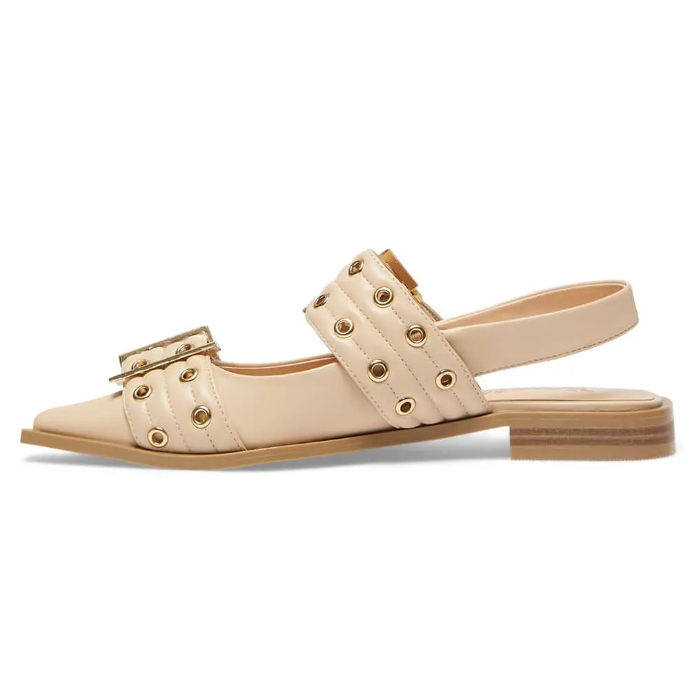 Suzie Flat in Camel Smooth