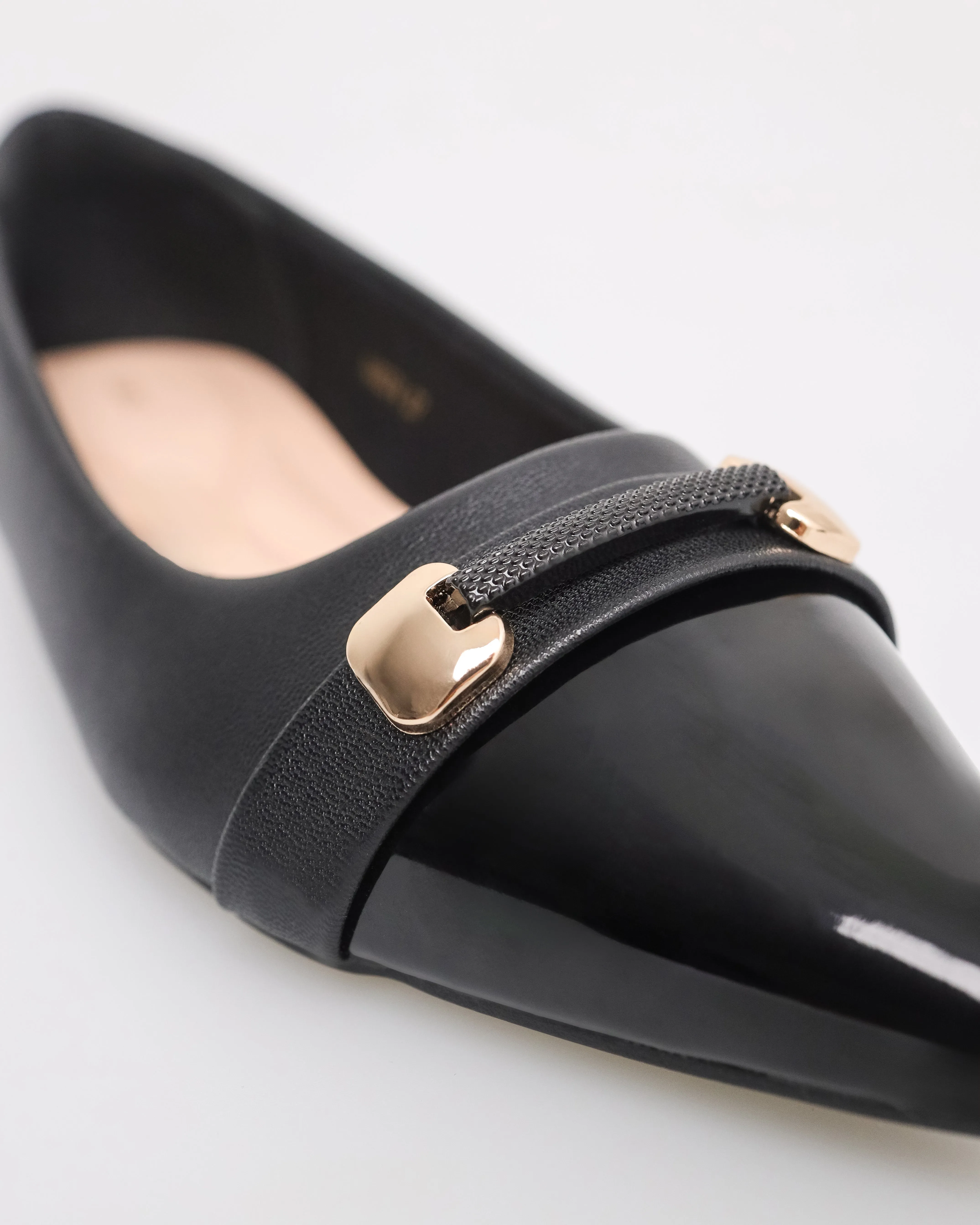 Tomaz NN374 Ladies Pointy Elegance Band Flats