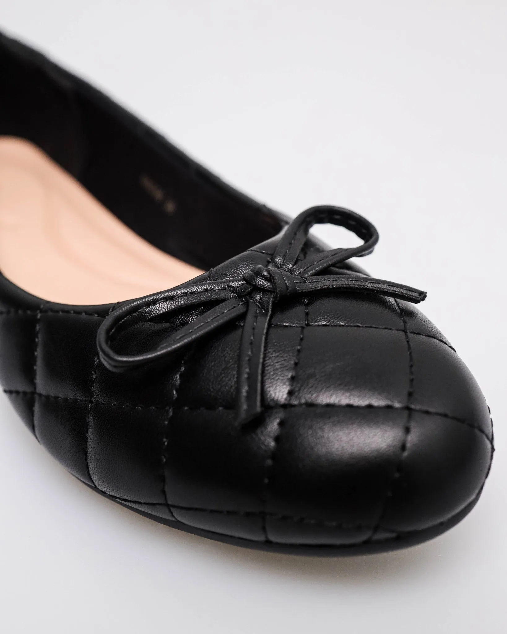 Tomaz NN598 Ladies Quilted Bow flats