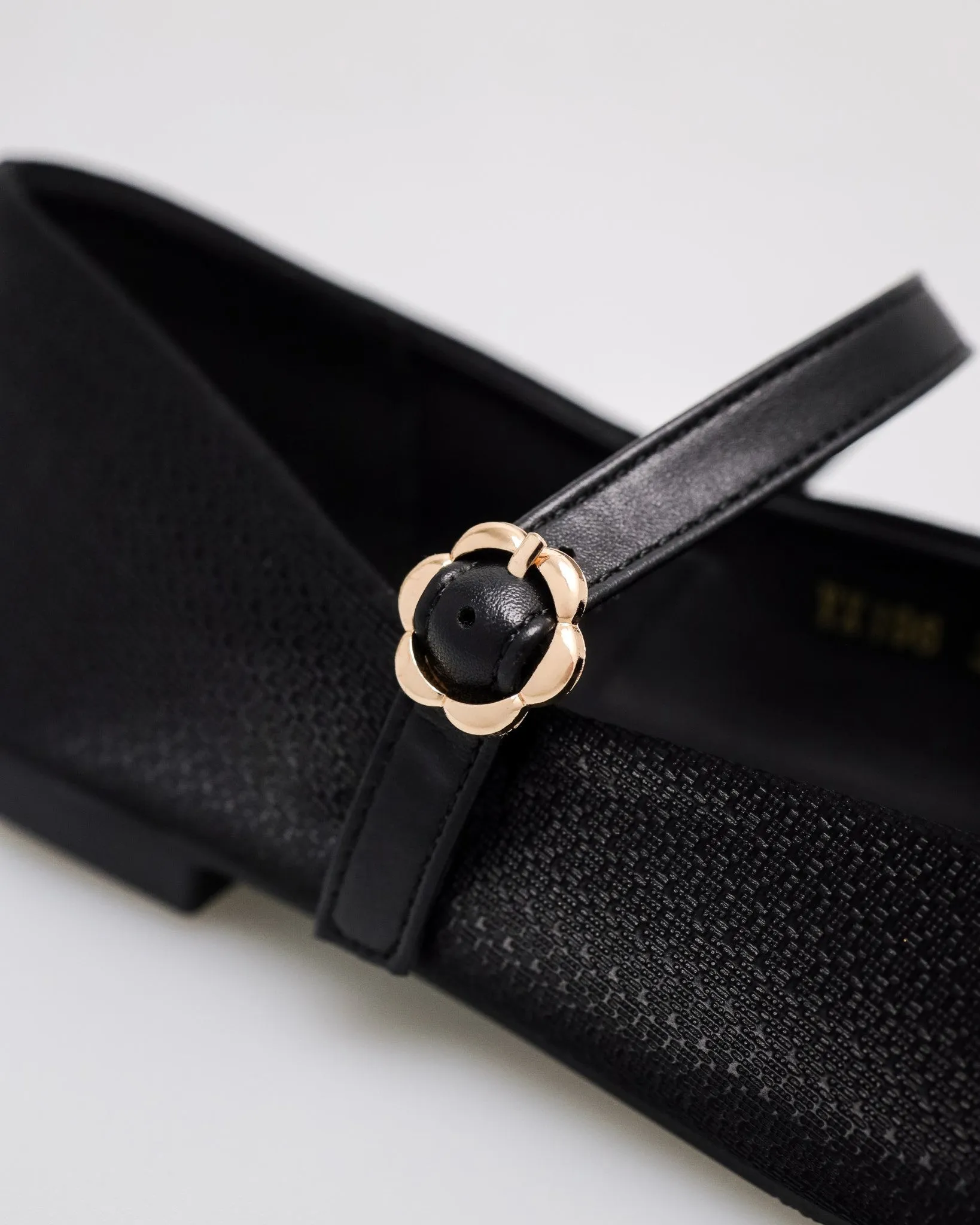 Tomaz YX196 Ladies Flowery Buckle Flats