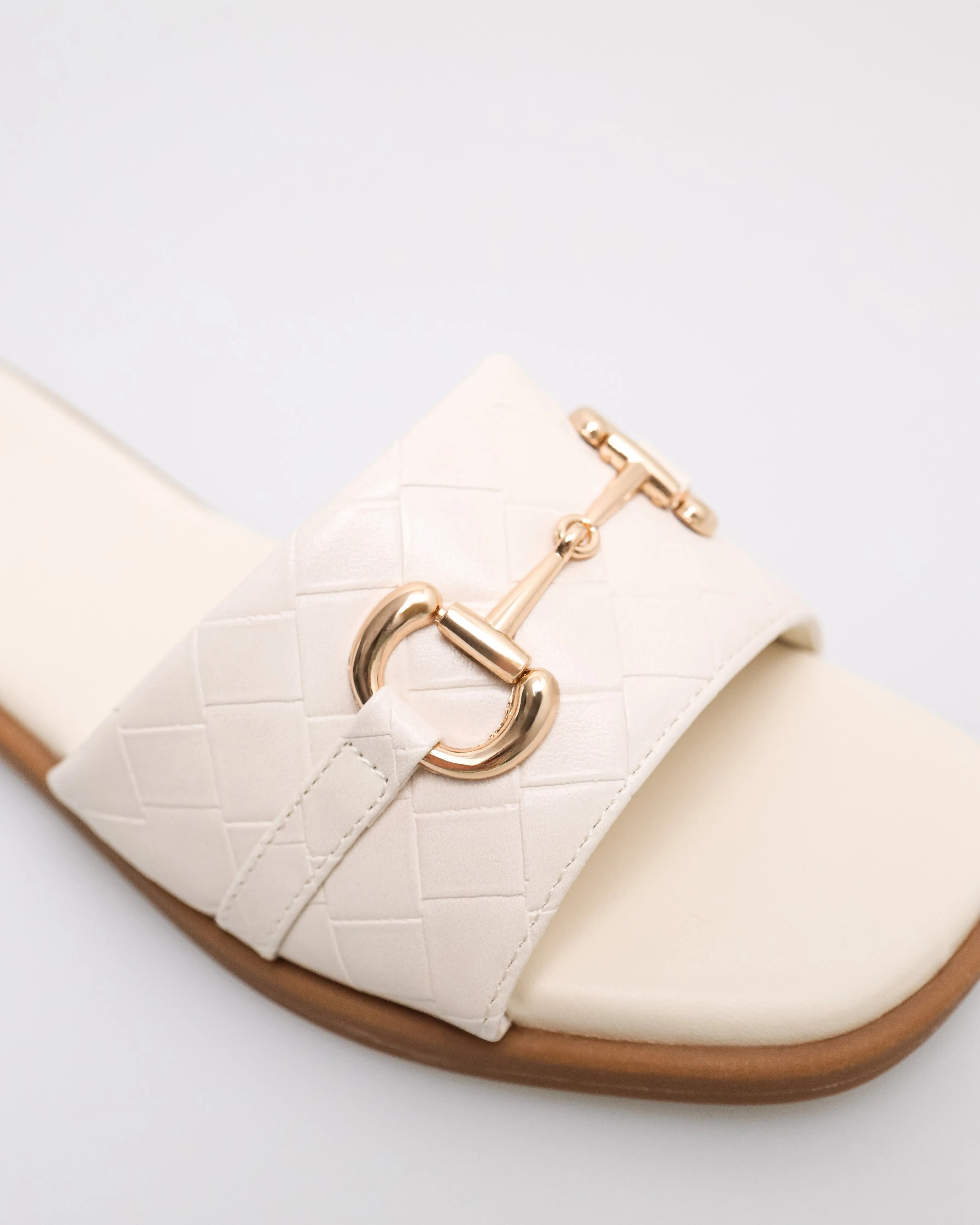 Tomaz YX221 Ladies Quilted Horsebit Flats (Cream)