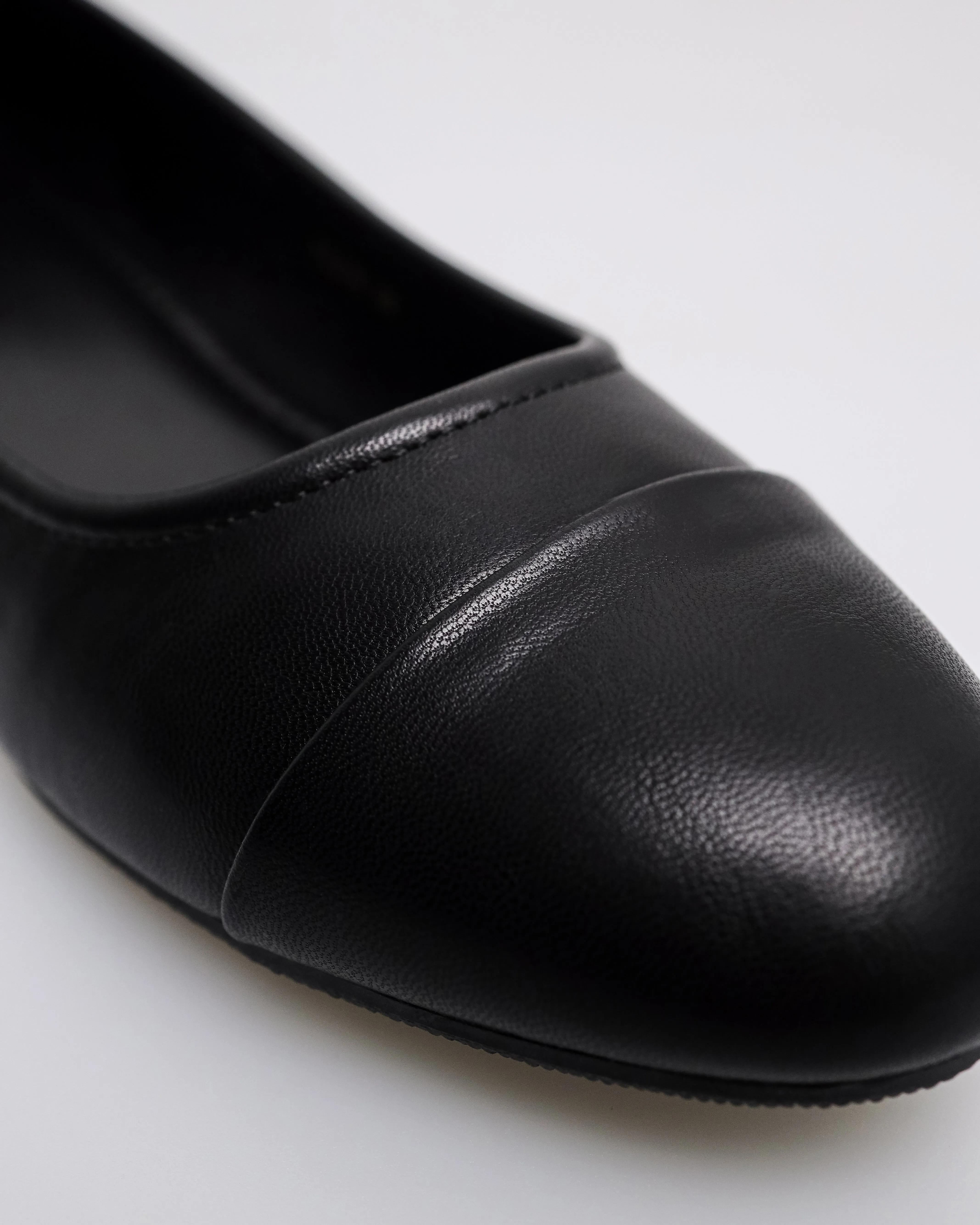 Tomaz YX238 Ladies Captoe Flats
