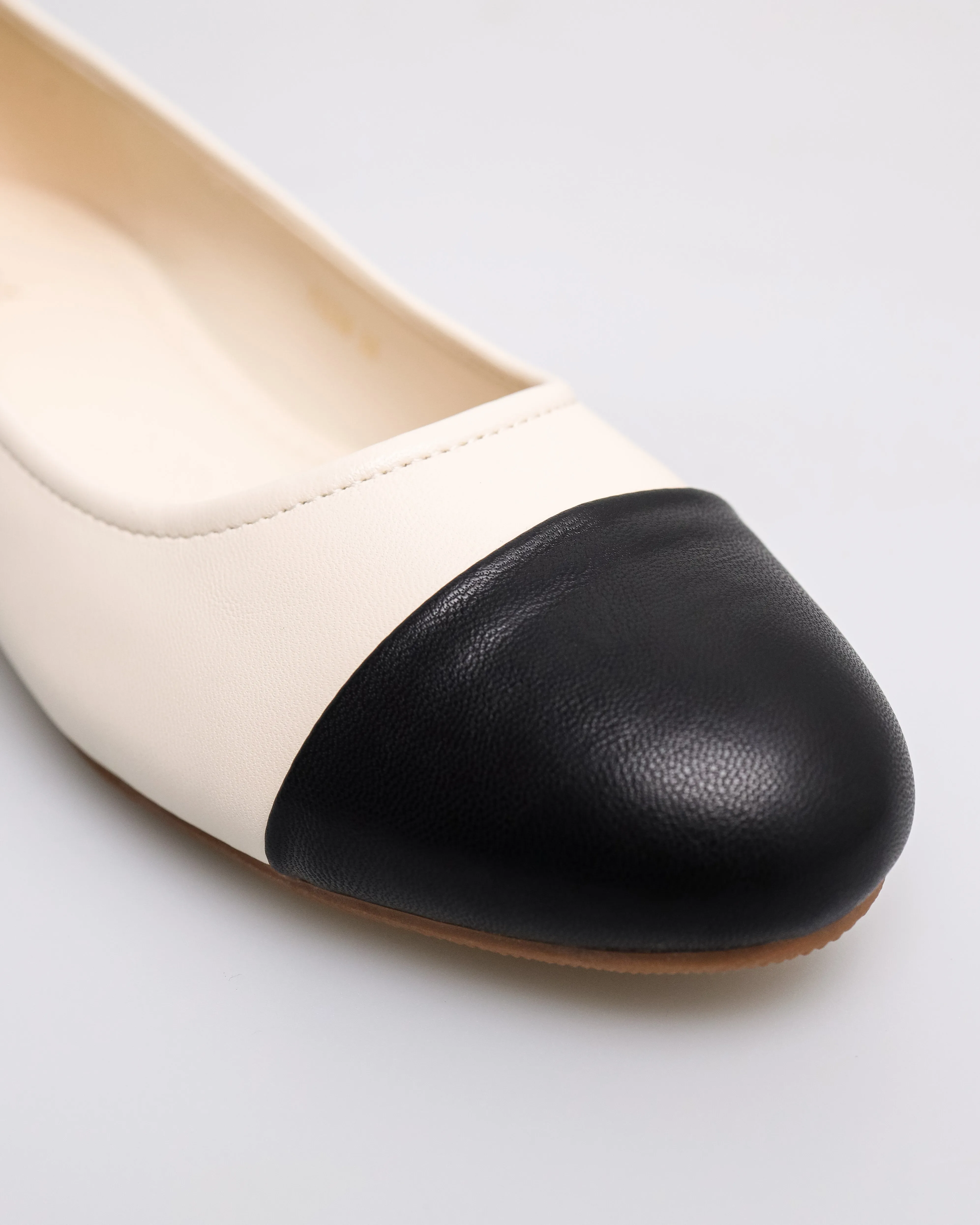 Tomaz YX238 Ladies Captoe Flats