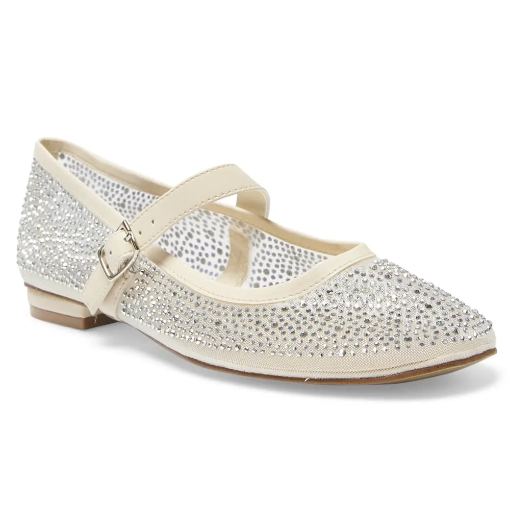 Topaz Flat in Ivory Smooth