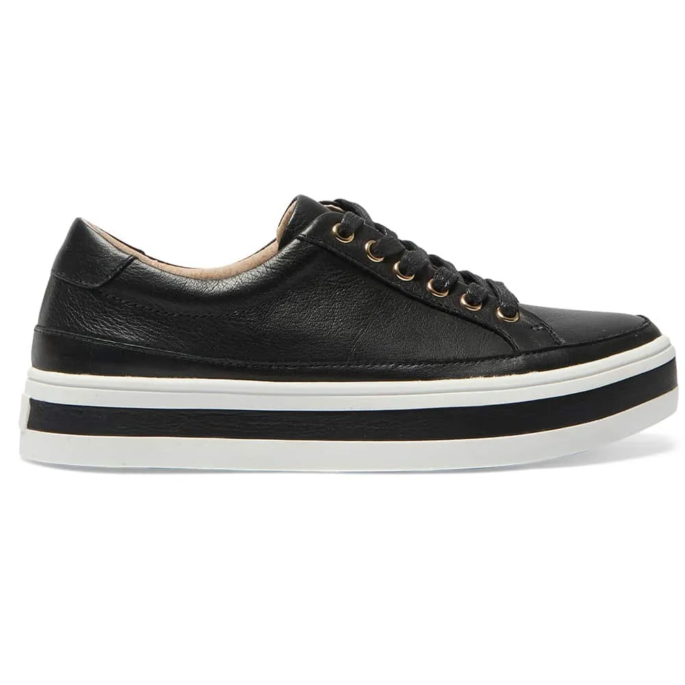 Uruguay Sneaker in Black Leather