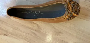 Women Bizi Ballet Shoes In Gold