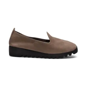 Women's Liz Arch Support Slip-On Loafer In Dark Taupe