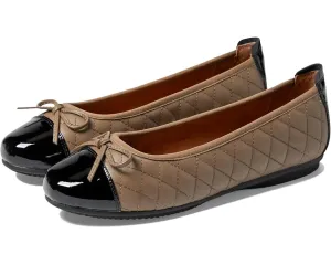 Women's Pippa 76 Flat Shoes In Taupe/kombi Calf/patent